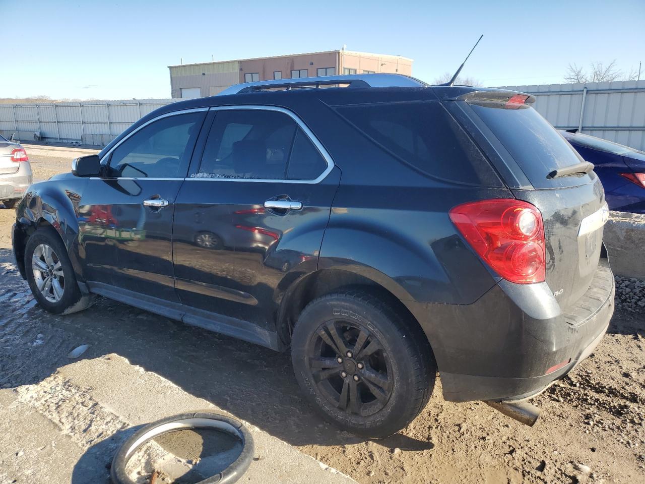 2011 CHEVROLET EQUINOX LT - Image 2