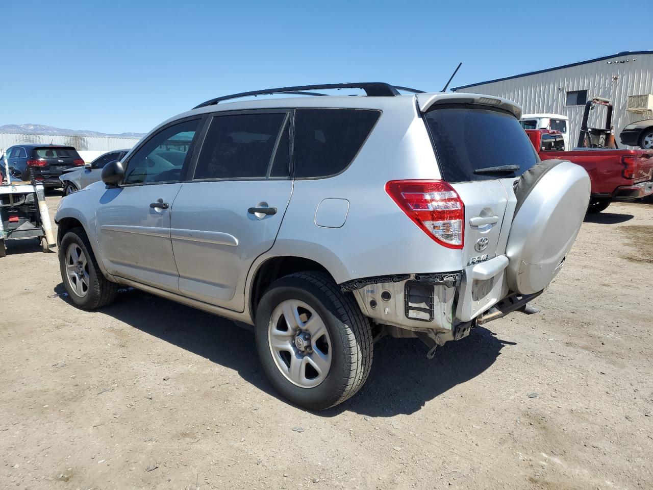 2011 TOYOTA RAV4 - Фото 2