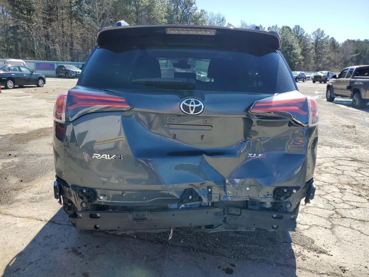 2017 TOYOTA RAV4 XLE - Фото 6