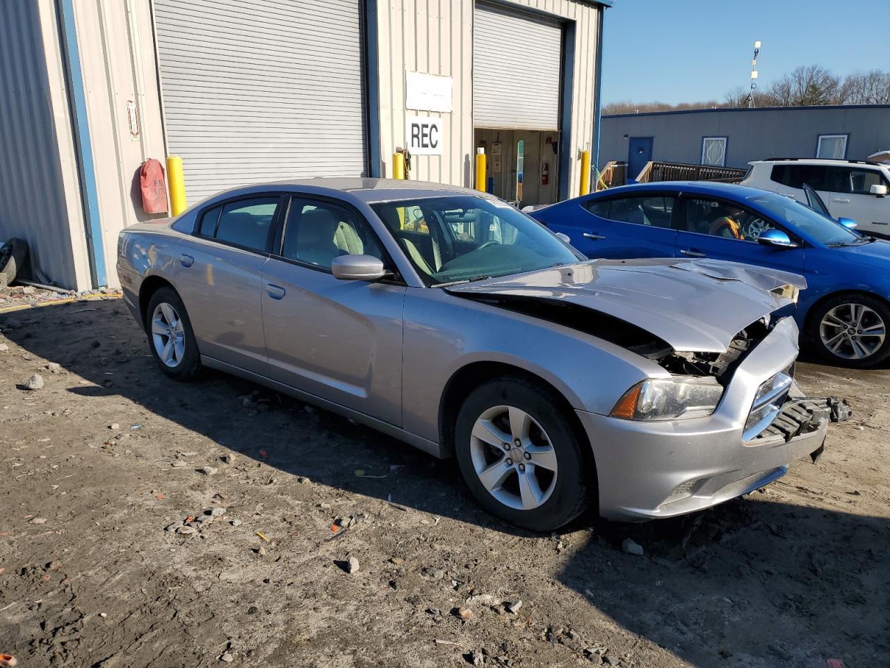 2013 DODGE CHARGER SE - Image 4
