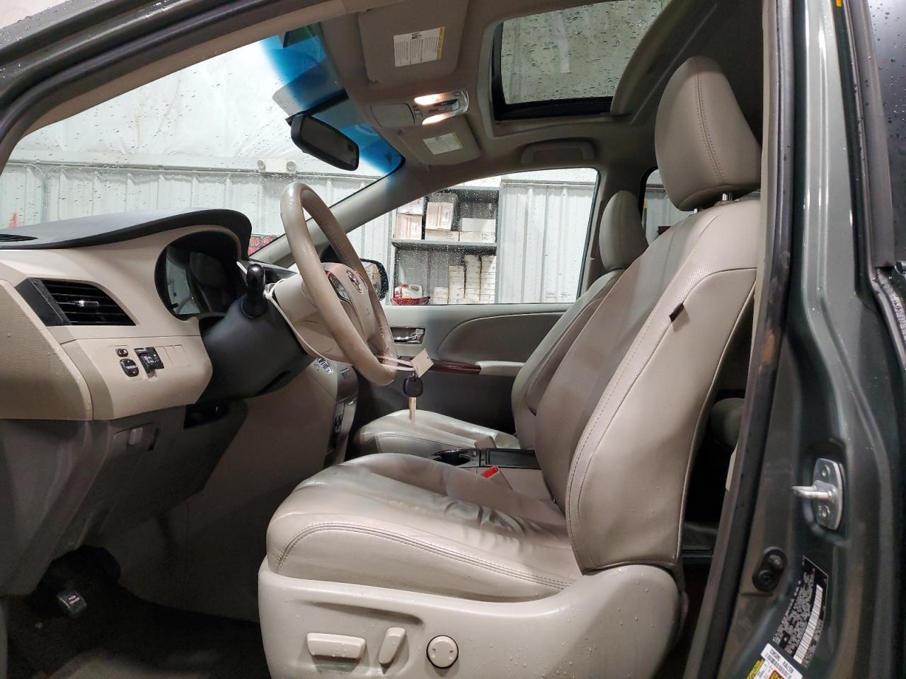 2013 TOYOTA SIENNA XLE - Фото 7