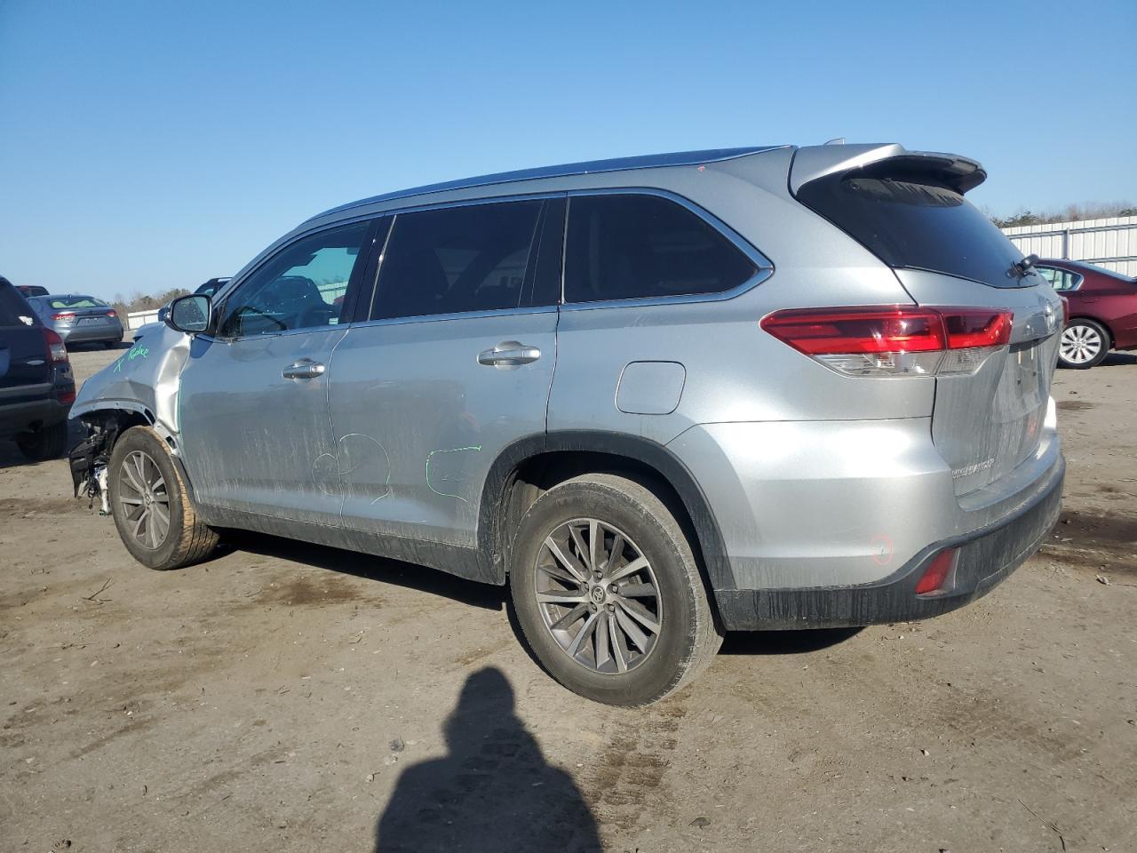 2019 TOYOTA HIGHLANDER - Image 2