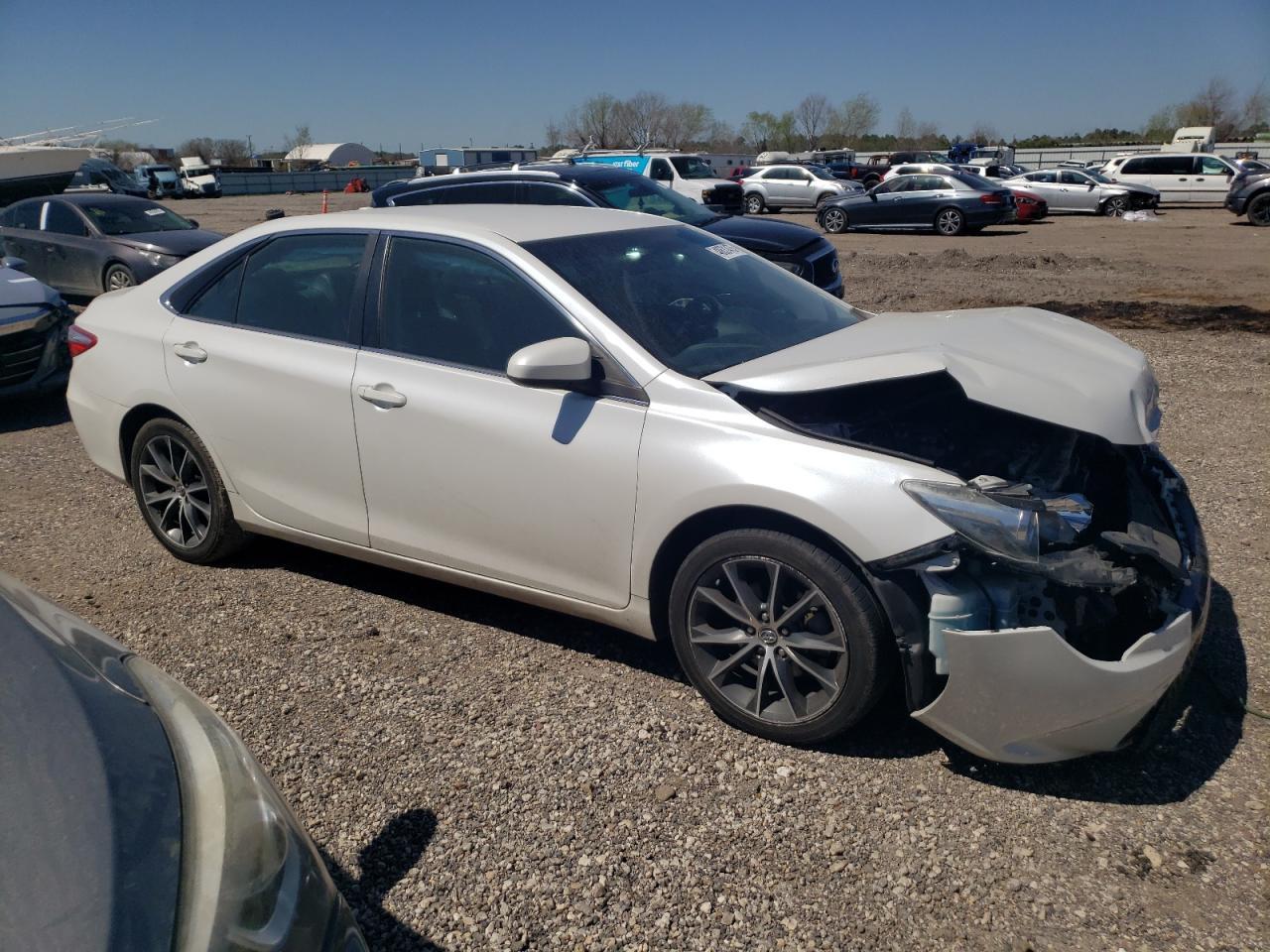 2016 TOYOTA CAMRY LE - Image 4