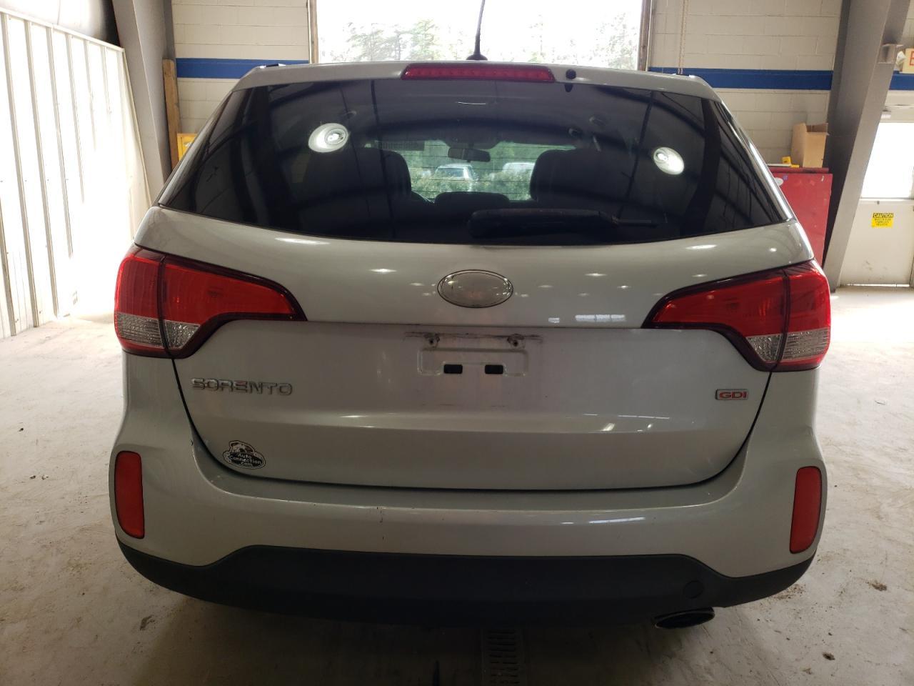 2015 KIA SORENTO LX - Image 6