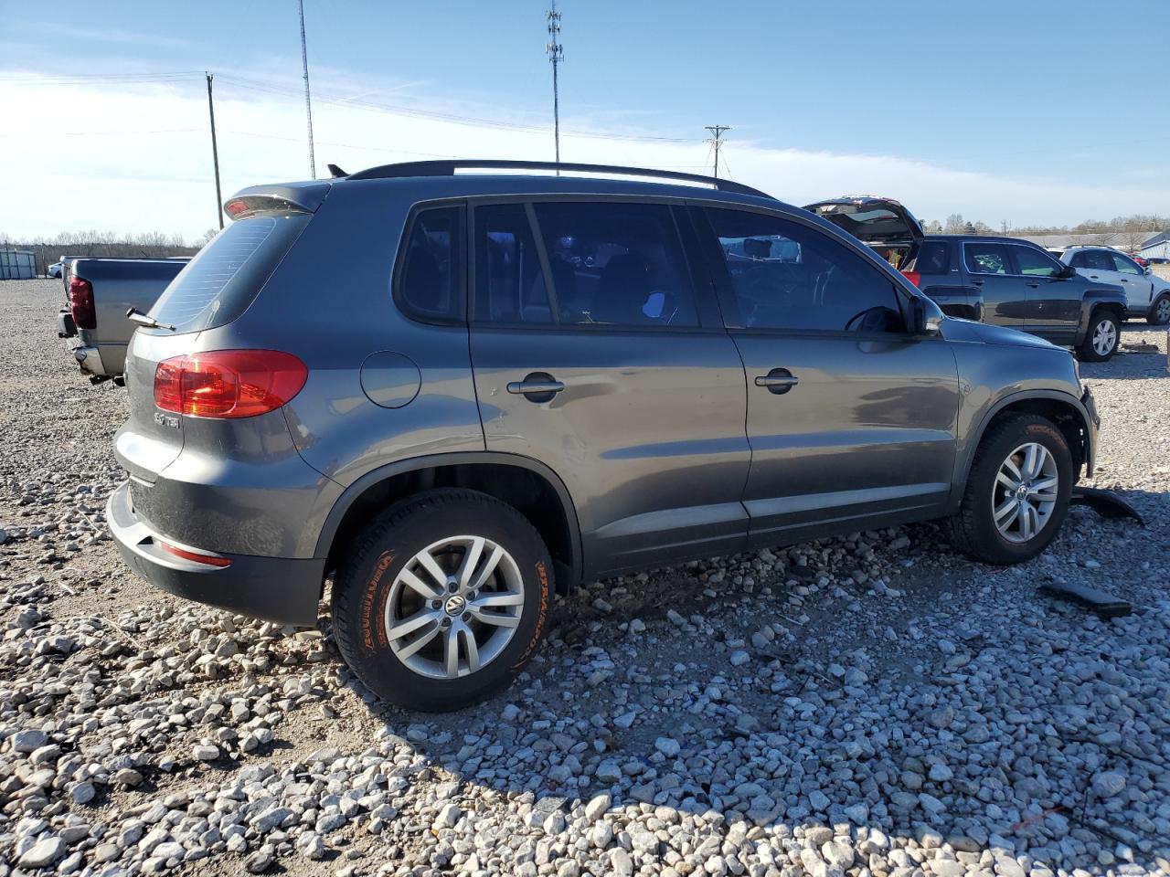2015 VOLKSWAGEN TIGUAN S - Фото 3