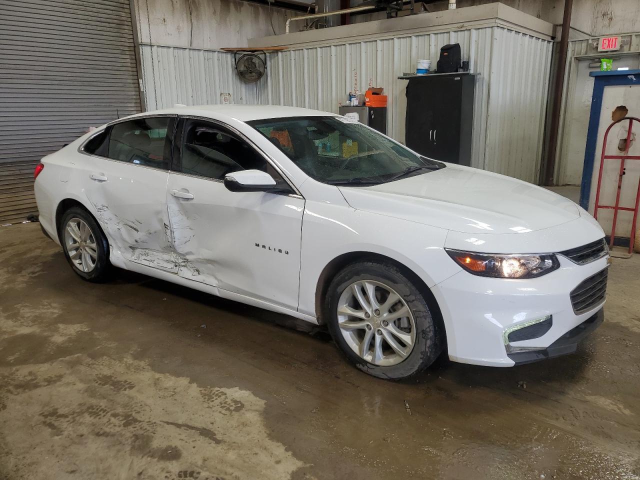 2017 CHEVROLET MALIBU LT - Image 4