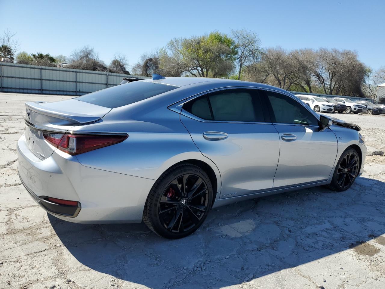 2022 LEXUS ES 300H BA - Фото 3