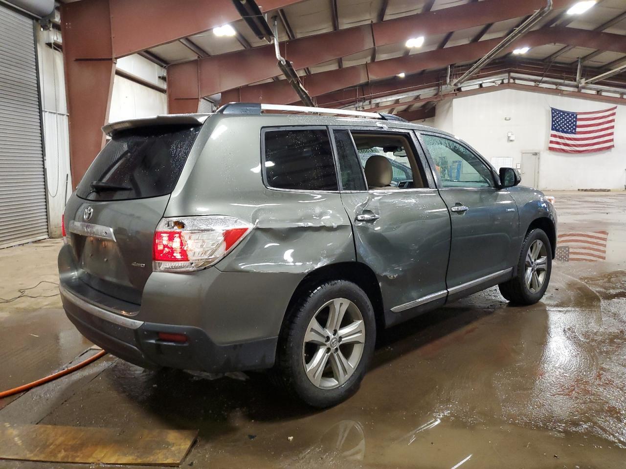 2011 TOYOTA HIGHLANDER - Фото 3