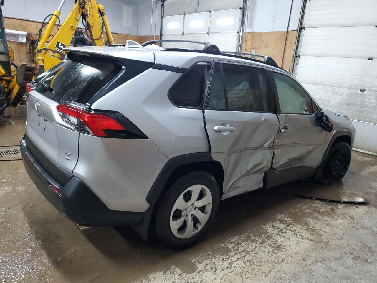 2021 TOYOTA RAV4 LE - Фото 3
