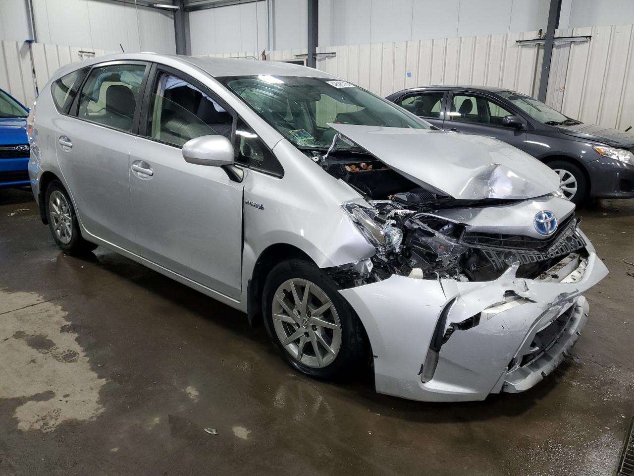 2016 TOYOTA PRIUS V - Фото 4