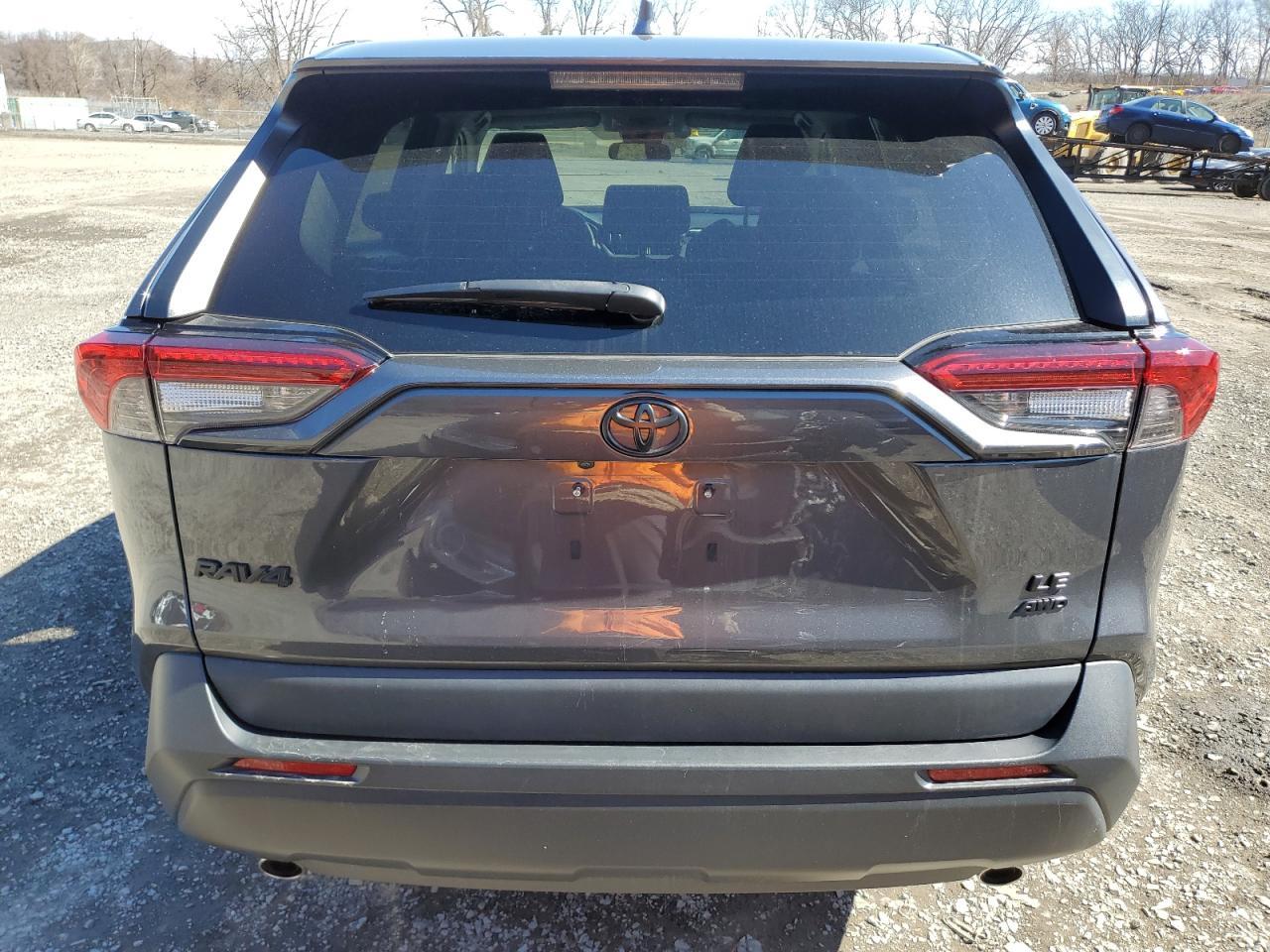 2023 TOYOTA RAV4 LE - Фото 6