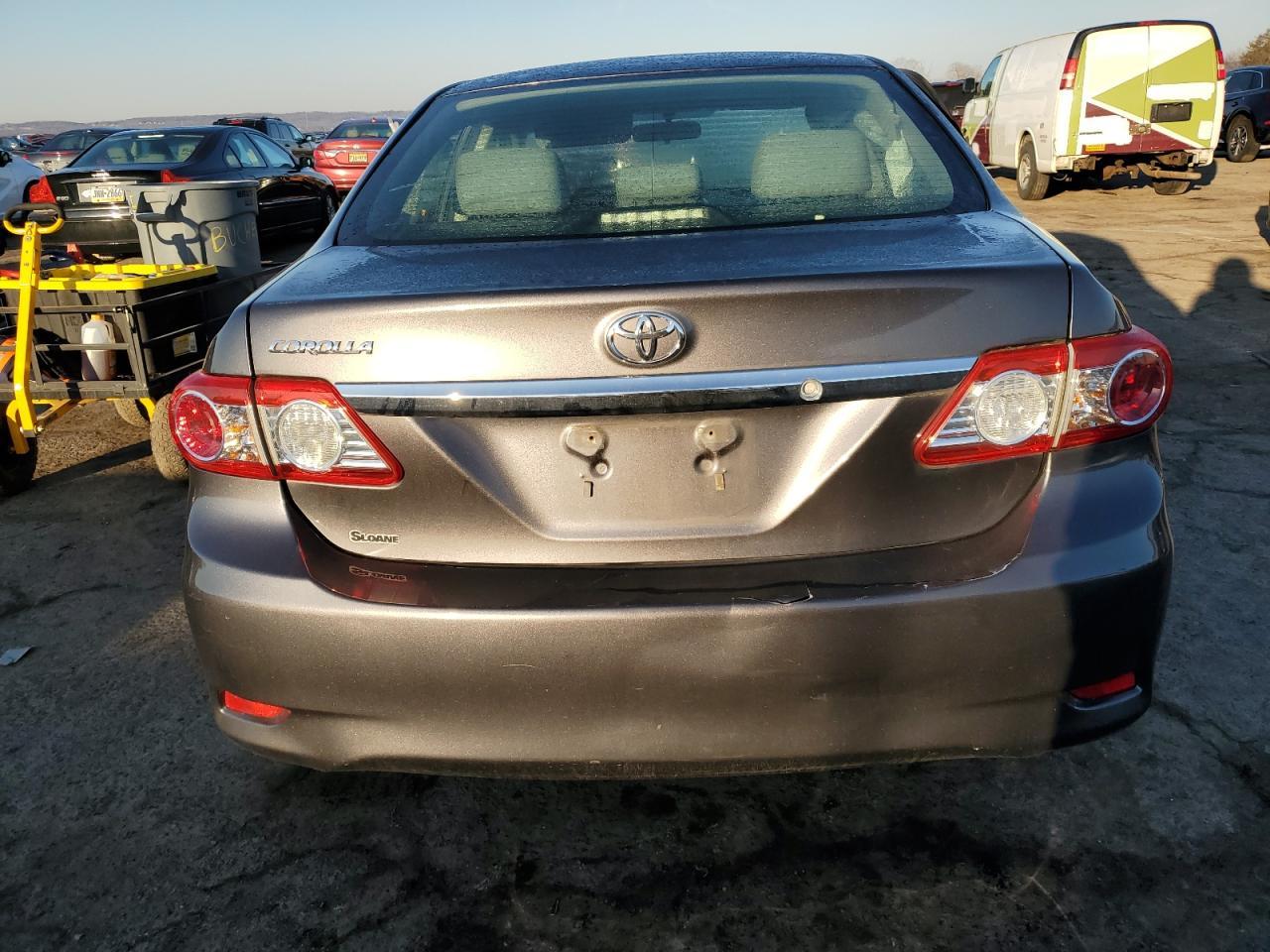 2013 TOYOTA COROLLA BA - Фото 6