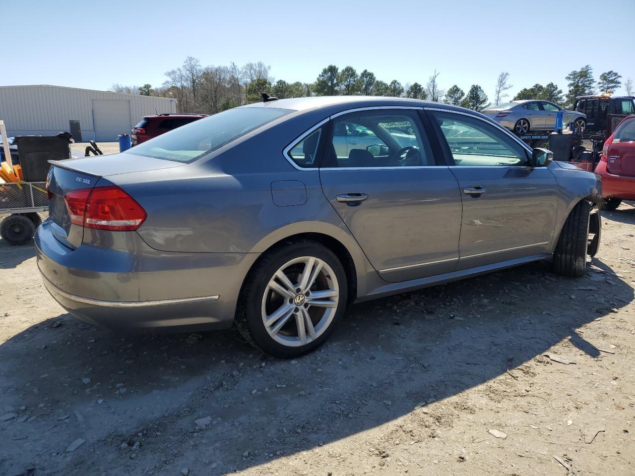 2014 VOLKSWAGEN PASSAT SEL - Фото 3
