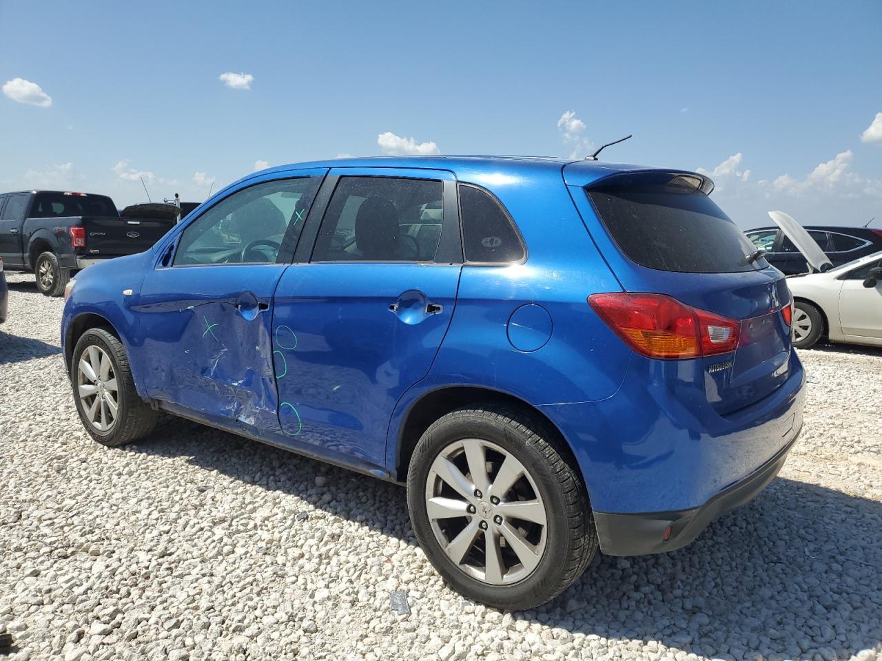 2015 MITSUBISHI OUTLANDER - Фото 2