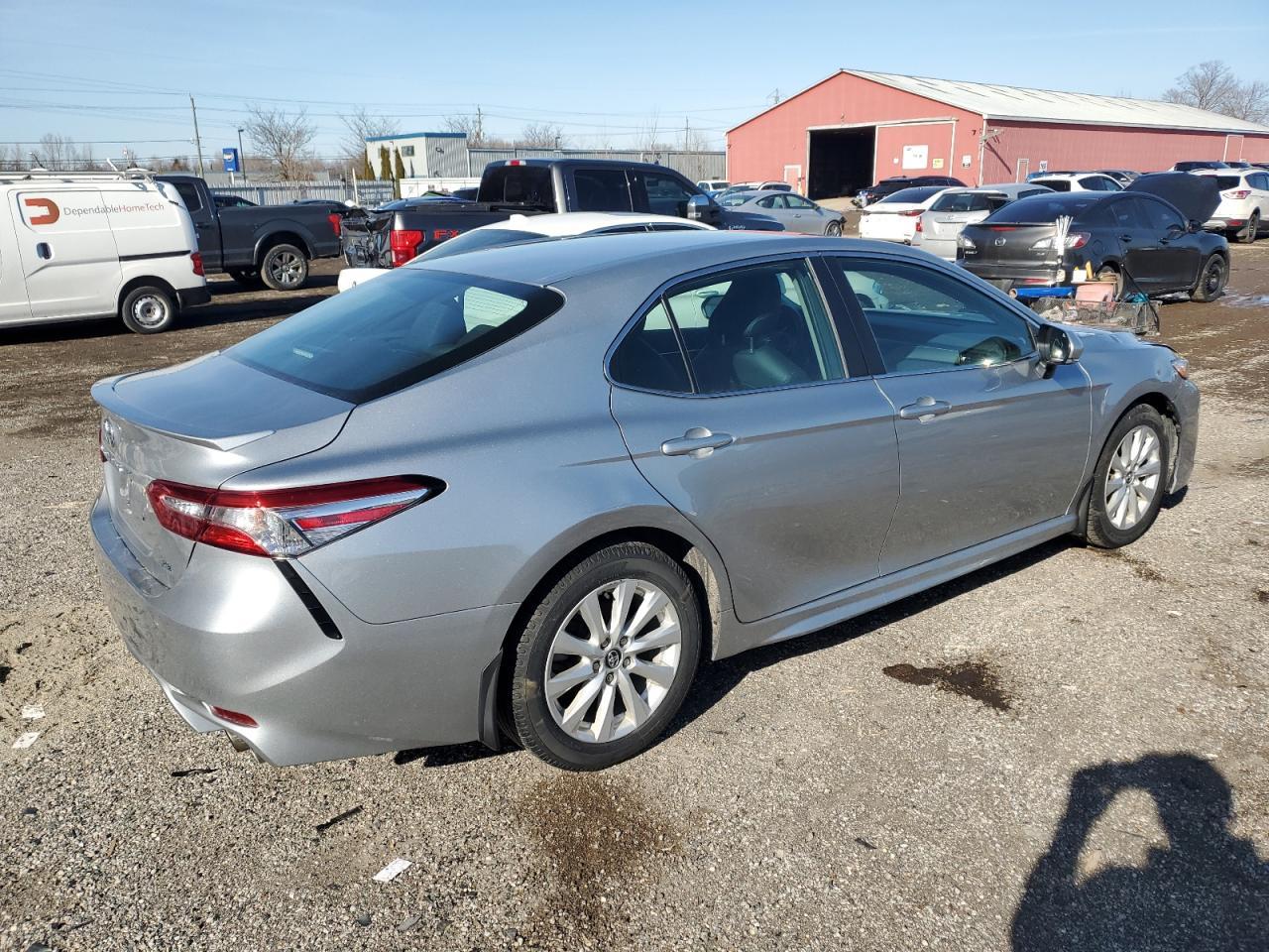 2020 TOYOTA CAMRY SE - Фото 3