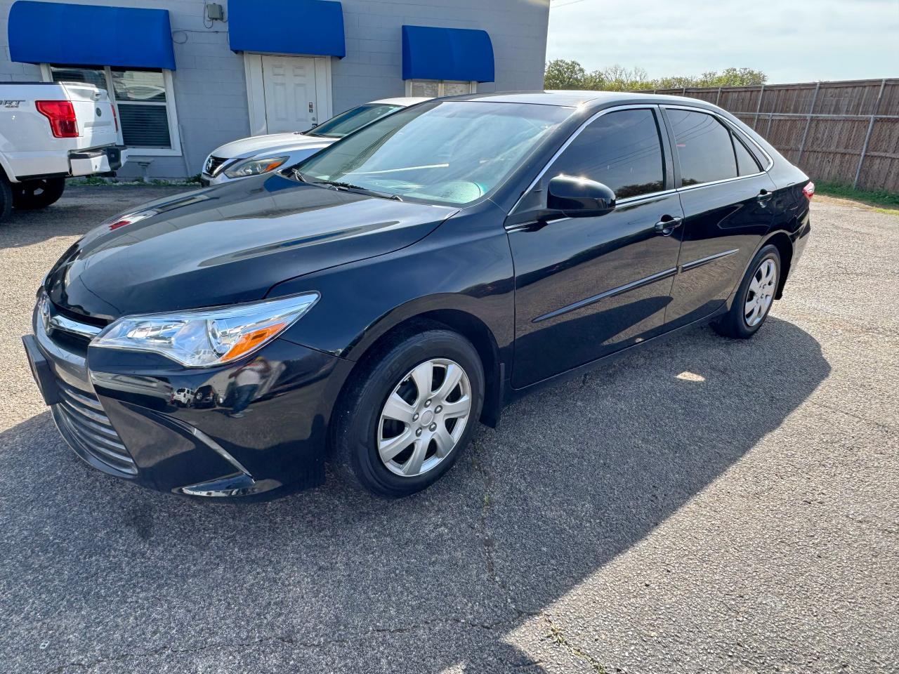 2017 TOYOTA CAMRY LE - Image 2