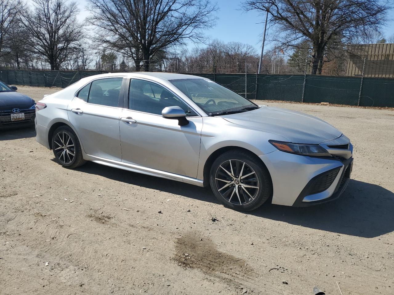 2021 TOYOTA CAMRY SE - Фото 4