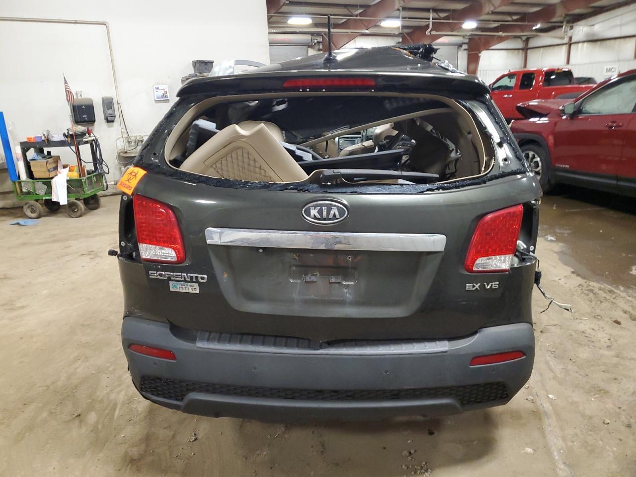 2012 KIA SORENTO EX - Image 6