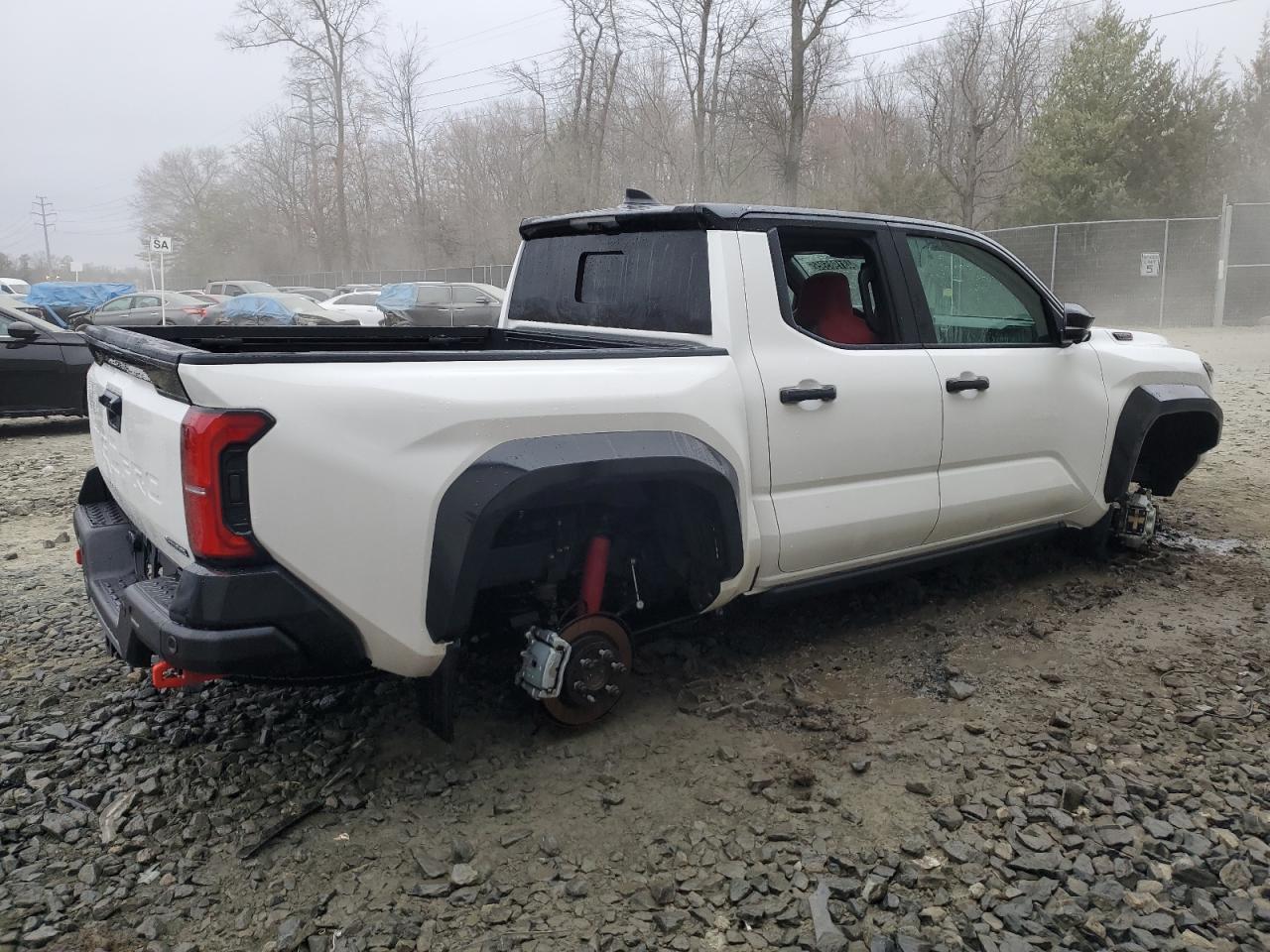 2024 TOYOTA TACOMA DOU - Фото 3