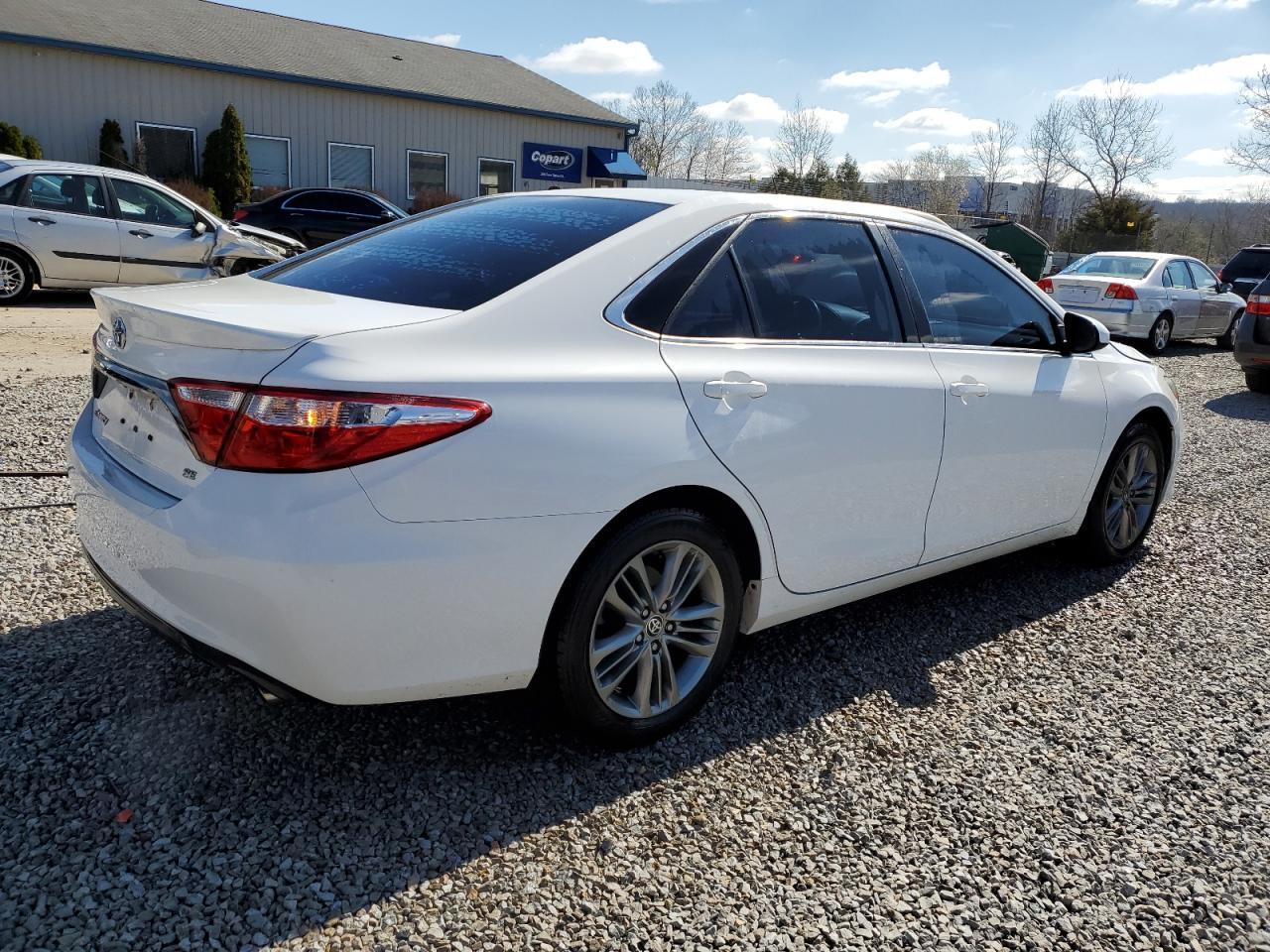2015 TOYOTA CAMRY LE - Image 3