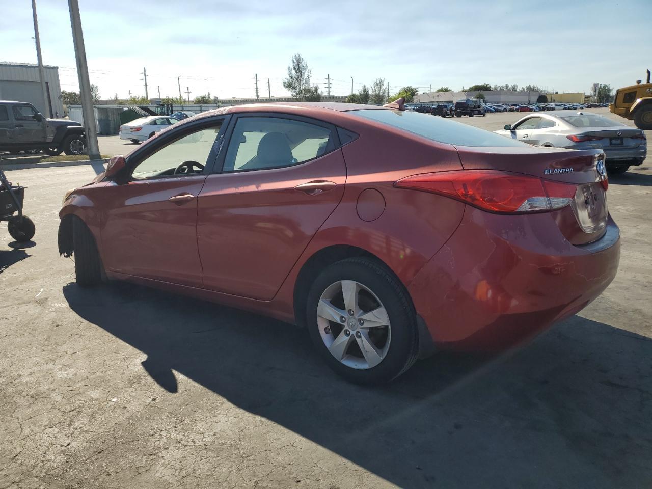 2013 HYUNDAI ELANTRA GL - Image 2