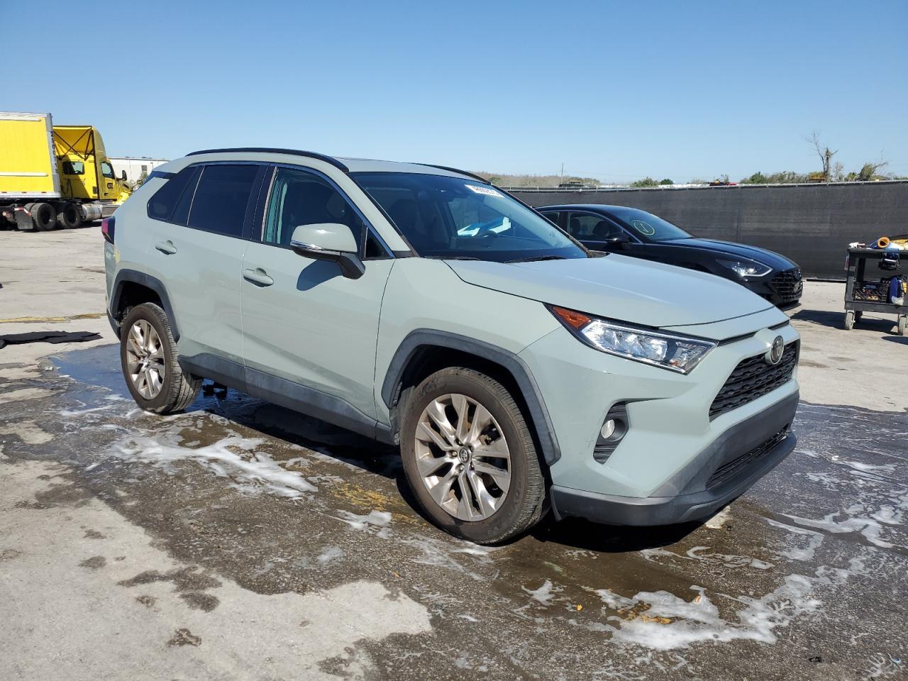 2019 TOYOTA RAV4 XLE P - Фото 4