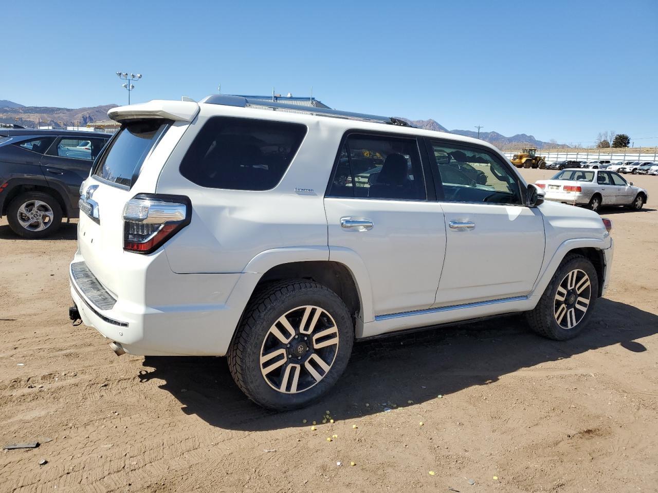 2017 TOYOTA 4RUNNER SR - Image 3