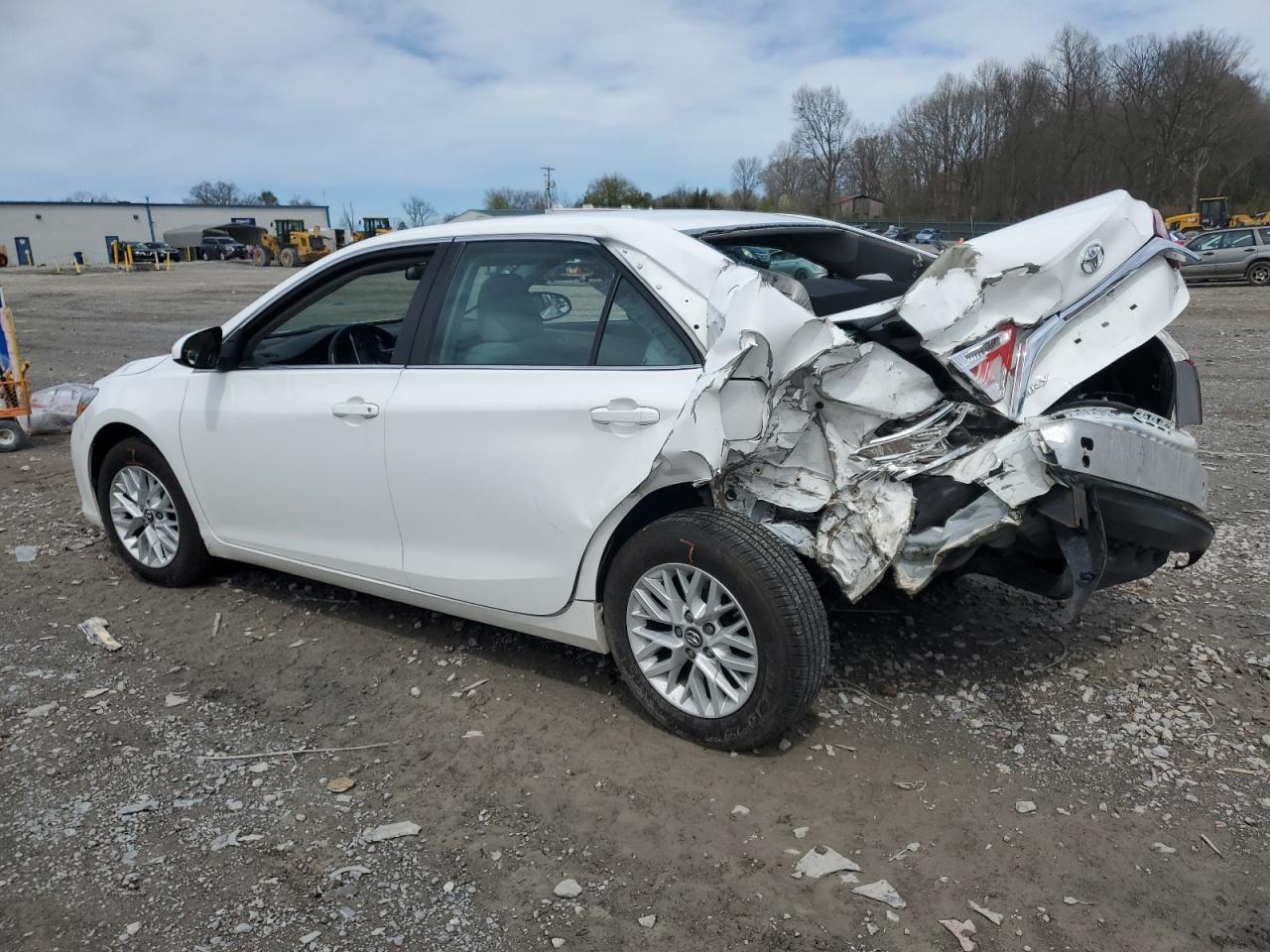 2017 TOYOTA CAMRY LE - Фото 2
