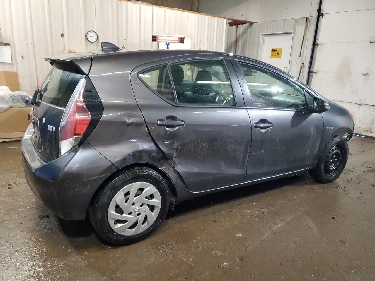 2016 TOYOTA PRIUS C - Фото 3