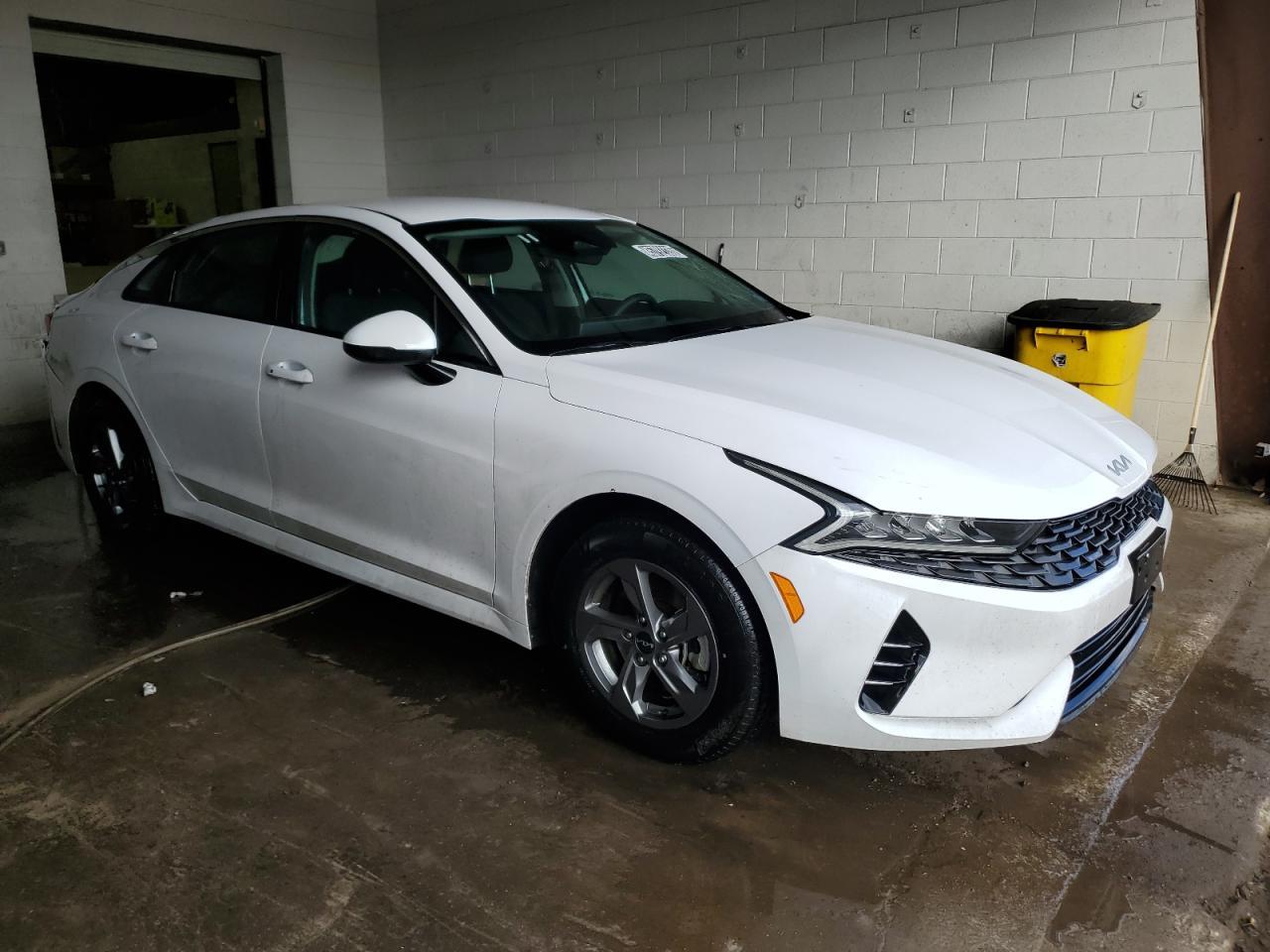 2023 KIA K5 LXS - Image 4
