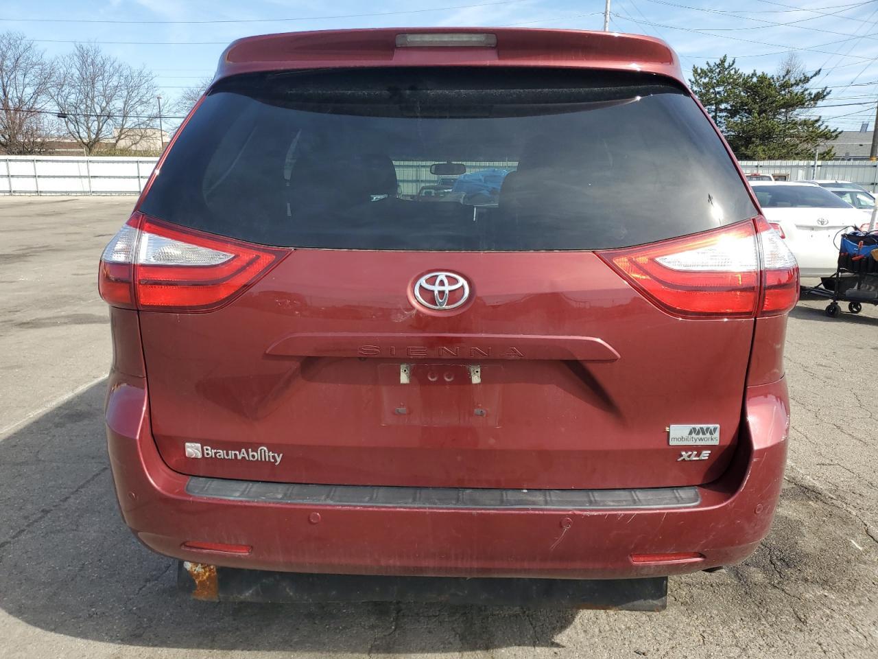 2015 TOYOTA SIENNA XLE - Фото 6