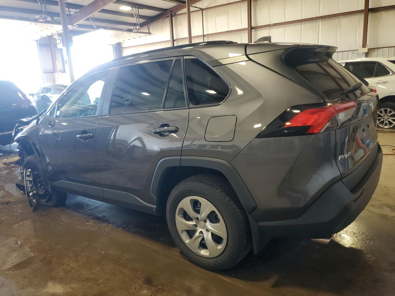2021 TOYOTA RAV4 LE - Фото 2