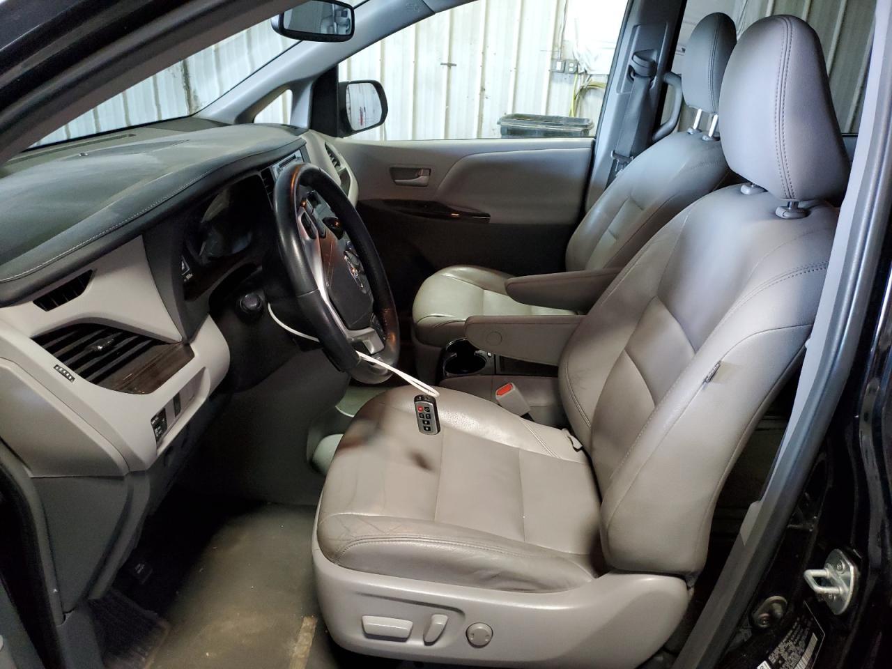 2015 TOYOTA SIENNA XLE - Фото 7