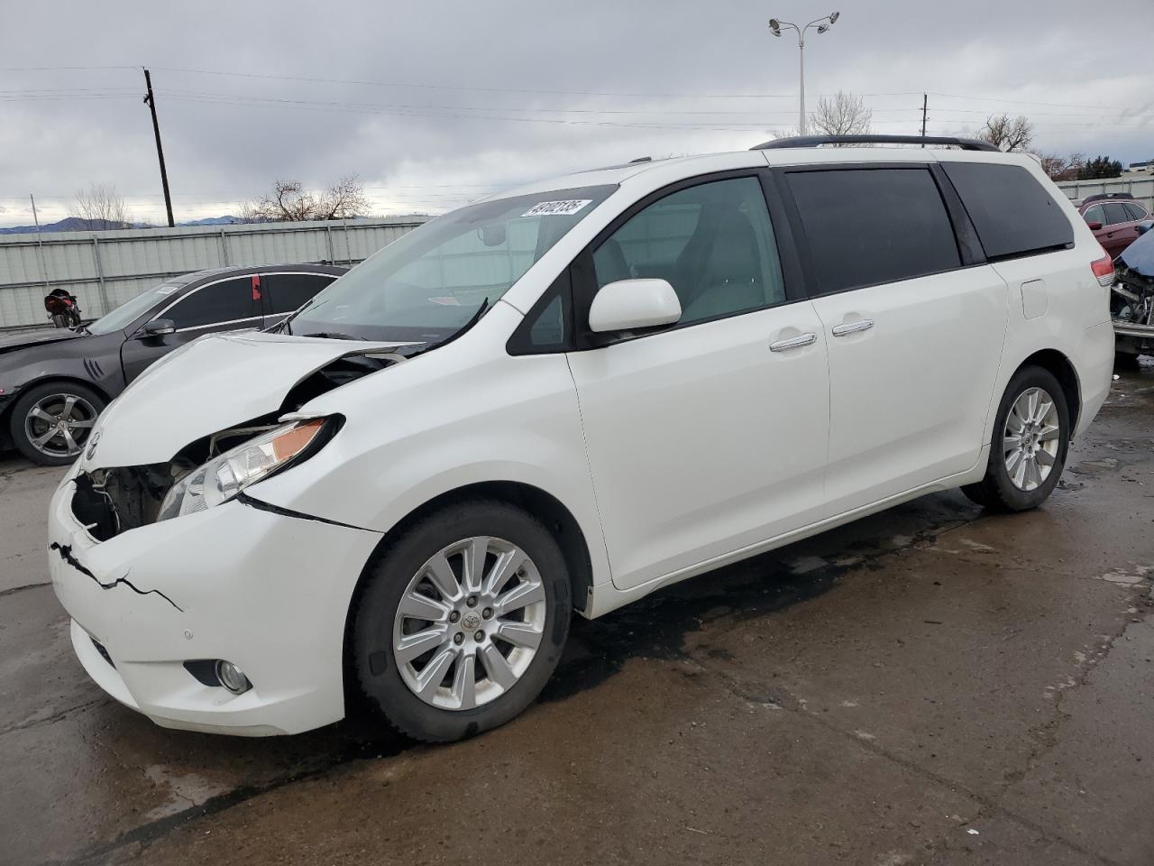 2011 TOYOTA SIENNA XLE