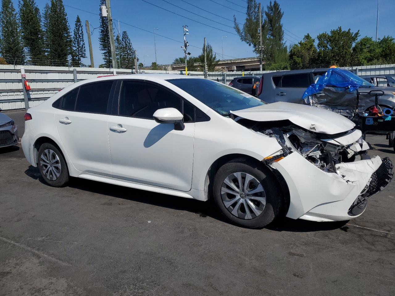 2021 TOYOTA COROLLA LE - Фото 4