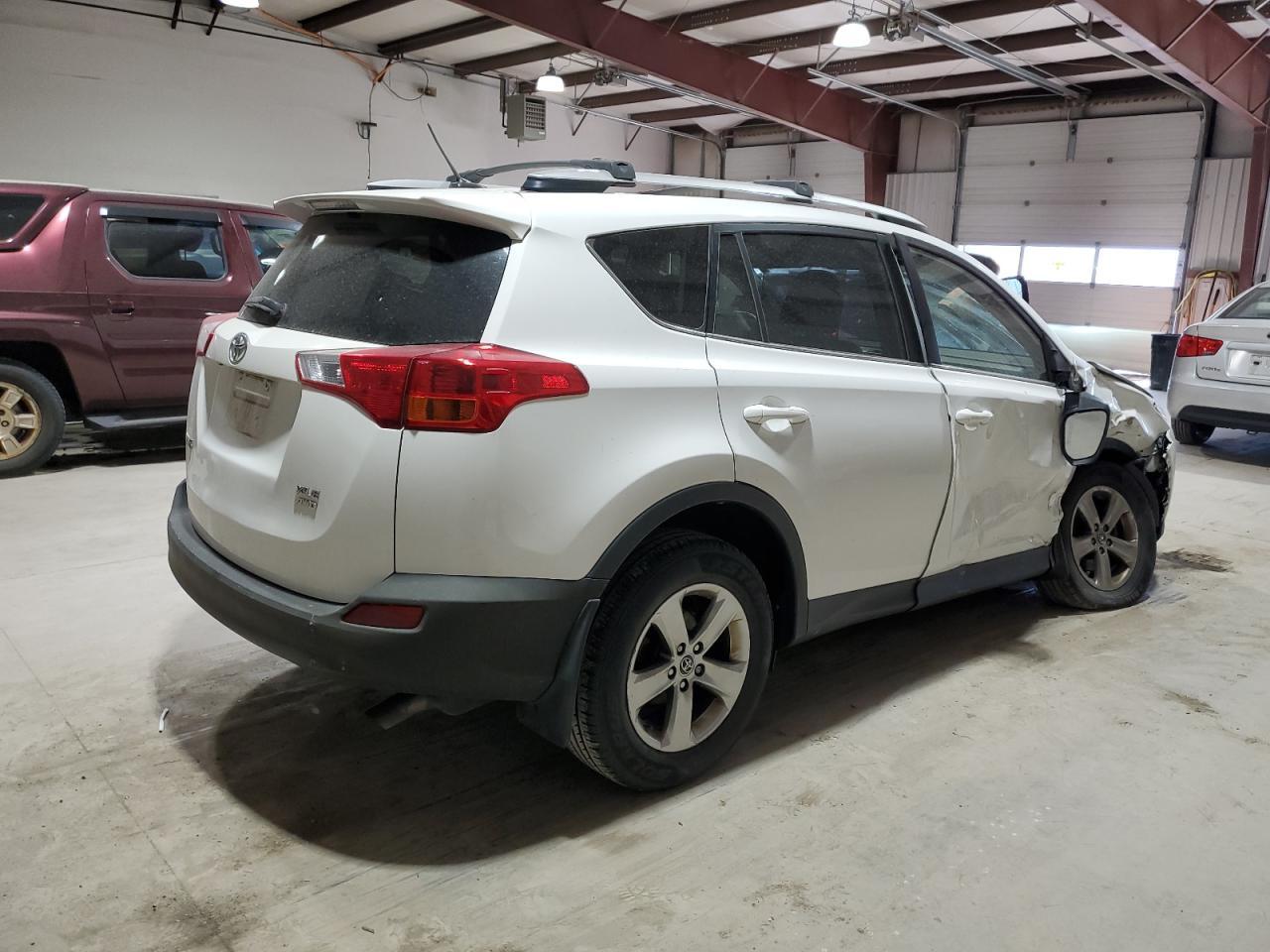 2015 TOYOTA RAV4 XLE - Фото 3