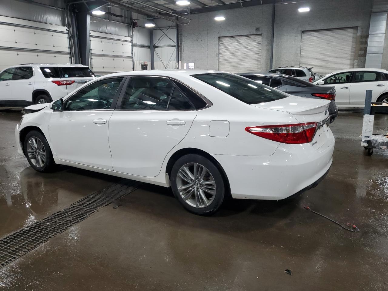 2015 TOYOTA CAMRY LE - Фото 2