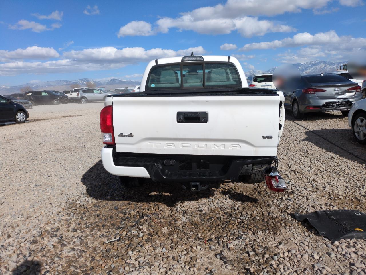 2017 TOYOTA TACOMA DOU - Фото 6