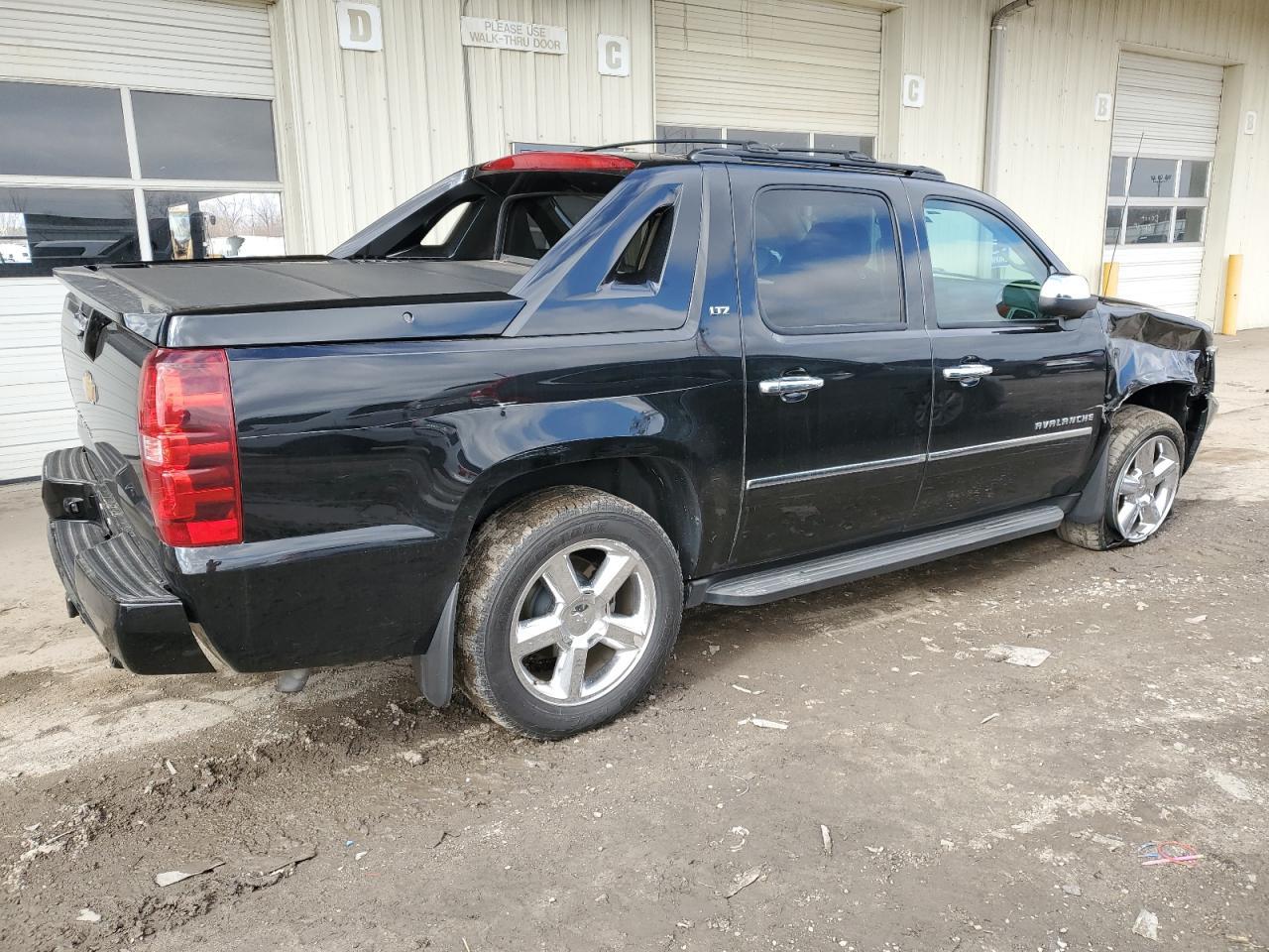 2012 CHEVROLET AVALANCHE - Image 3
