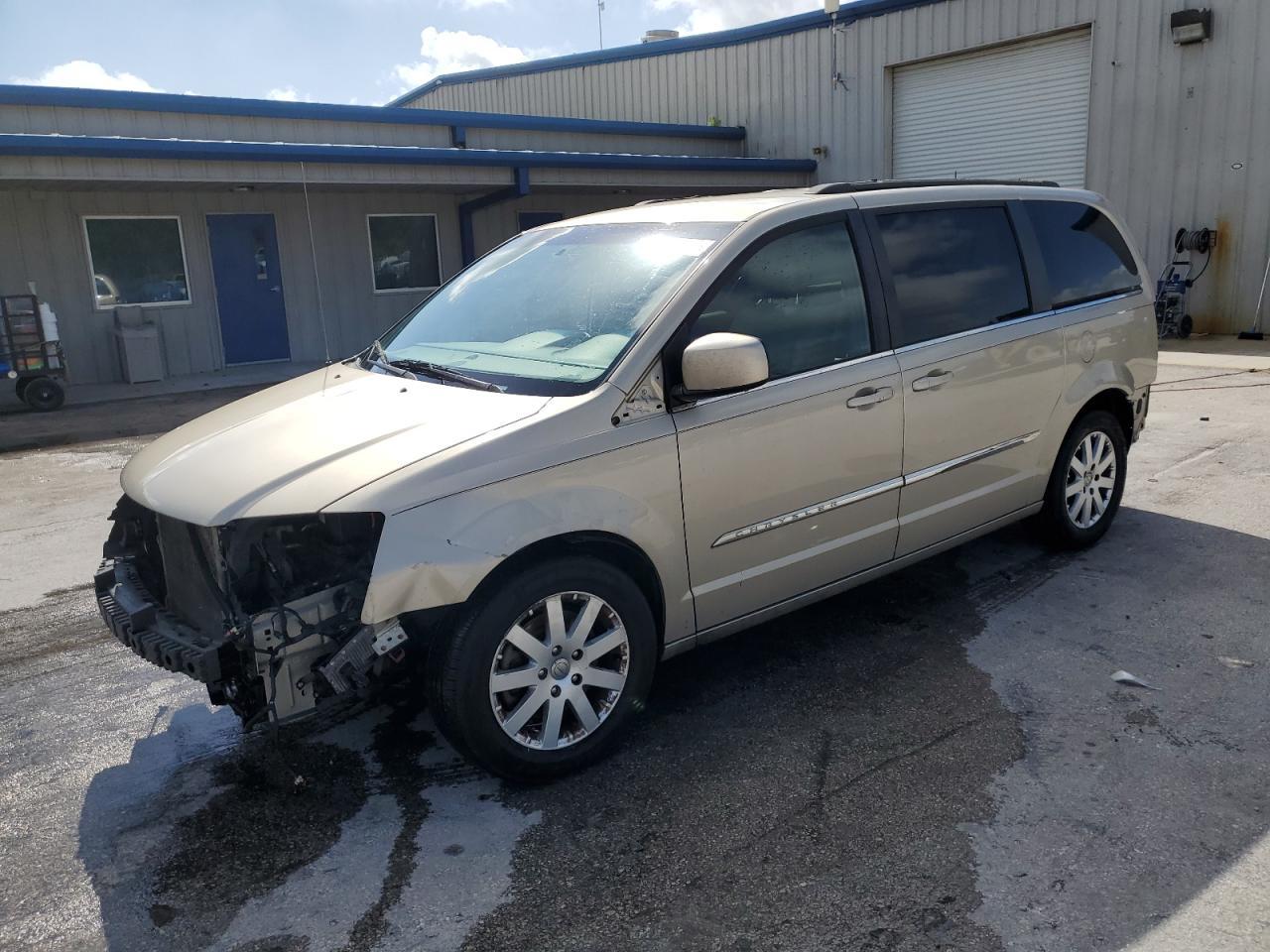 2014 CHRYSLER TOWN & COU
