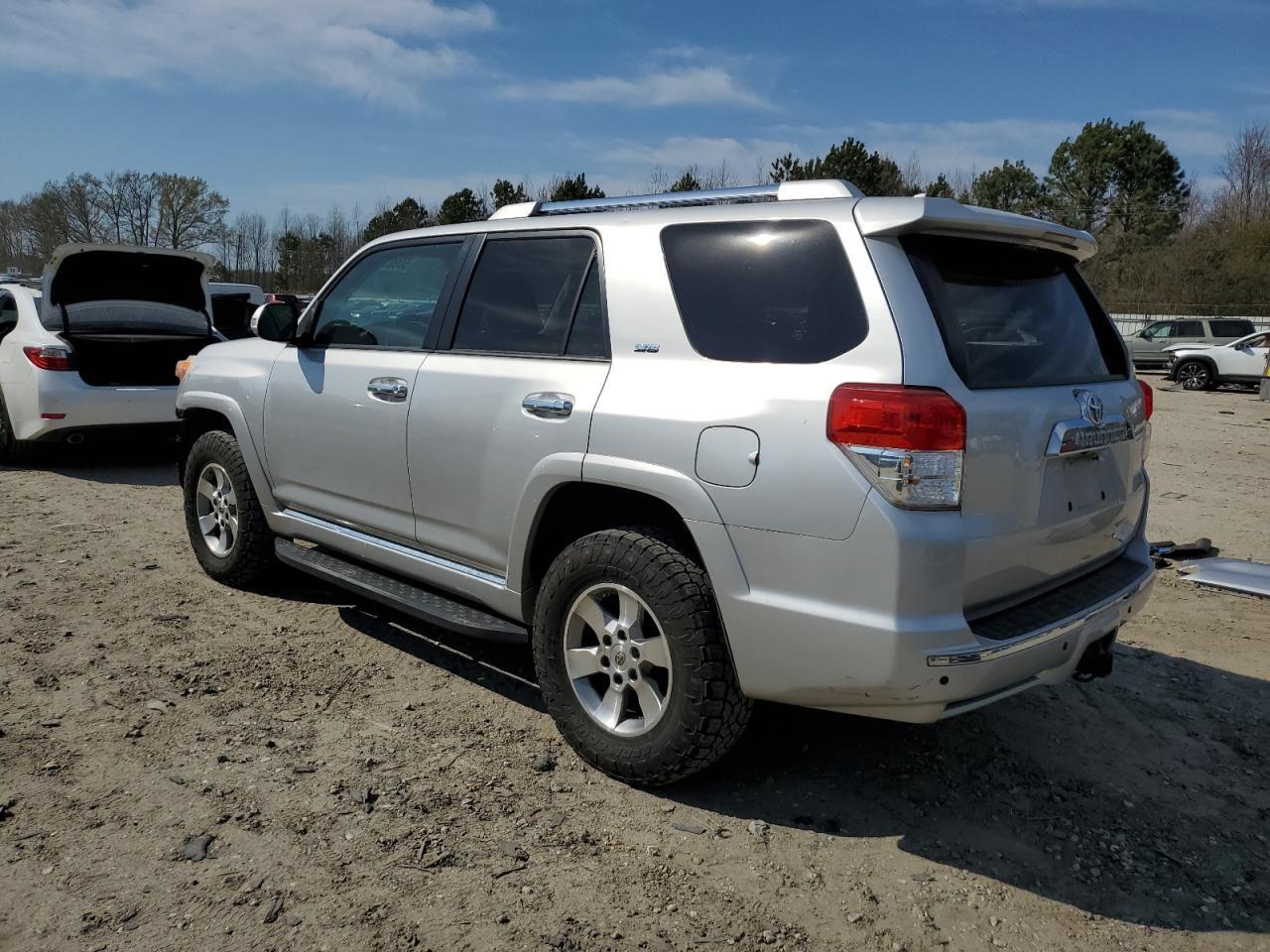 2011 TOYOTA 4RUNNER SR - Фото 2