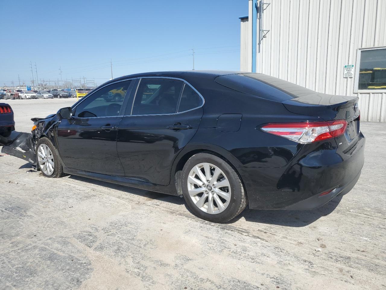 2018 TOYOTA CAMRY L - Фото 2