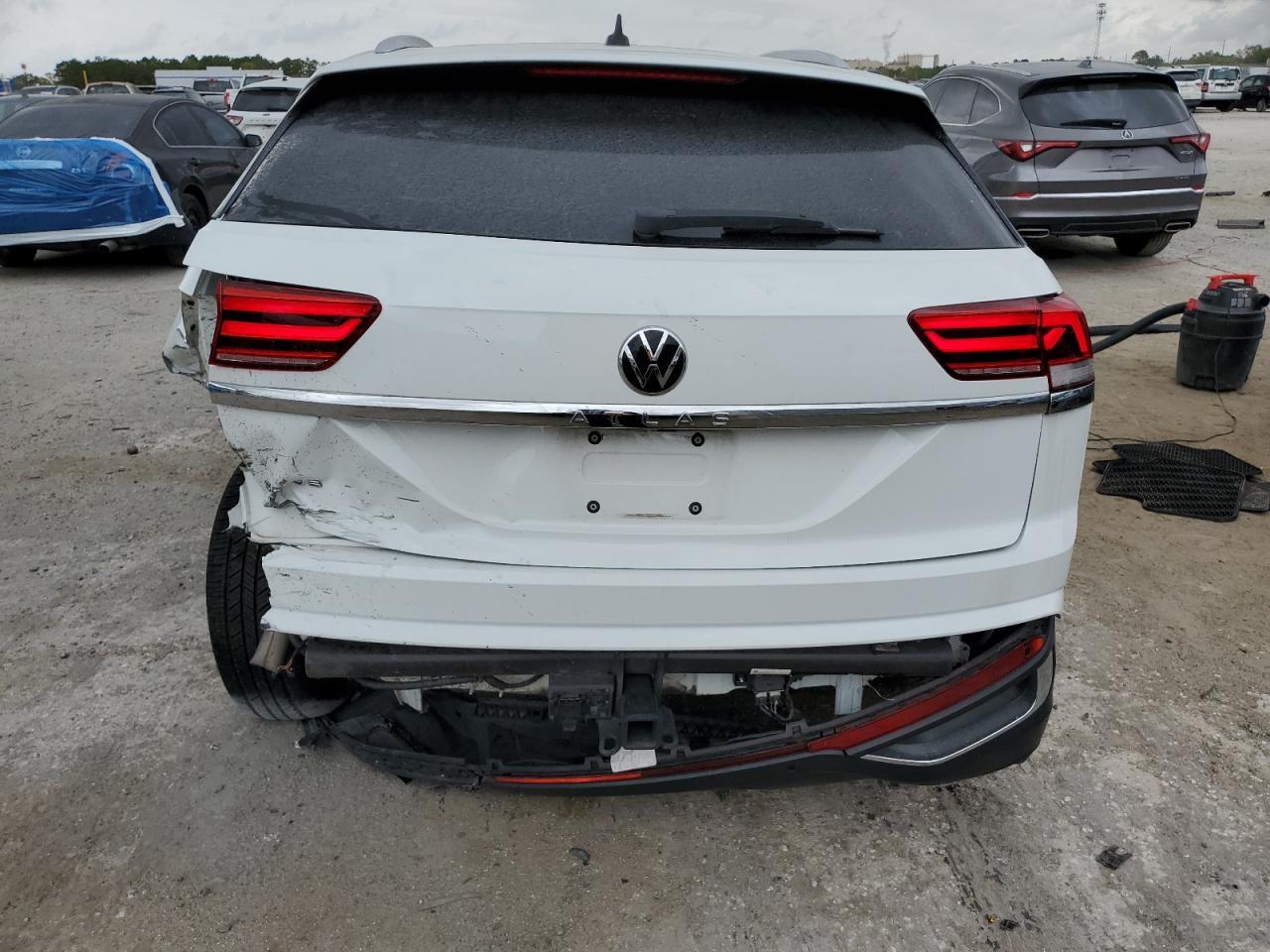 2022 VOLKSWAGEN ATLAS CROS - Фото 6