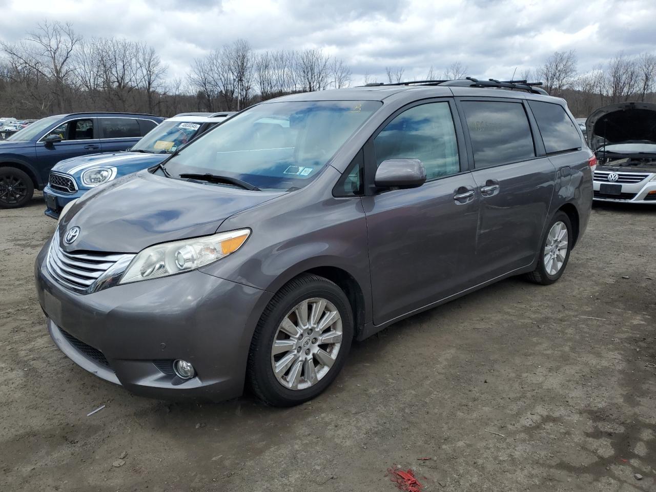 2011 TOYOTA SIENNA XLE