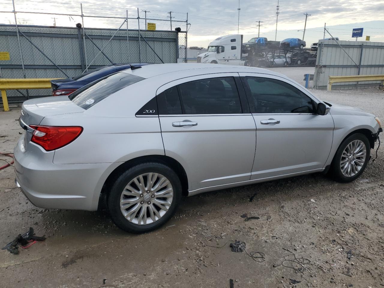 2012 CHRYSLER 200 LIMITE - Image 3