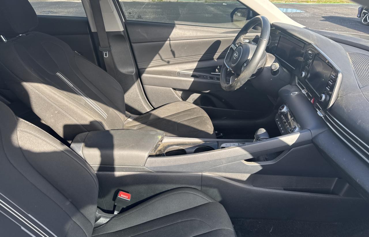 2022 HYUNDAI ELANTRA SE - Фото 5