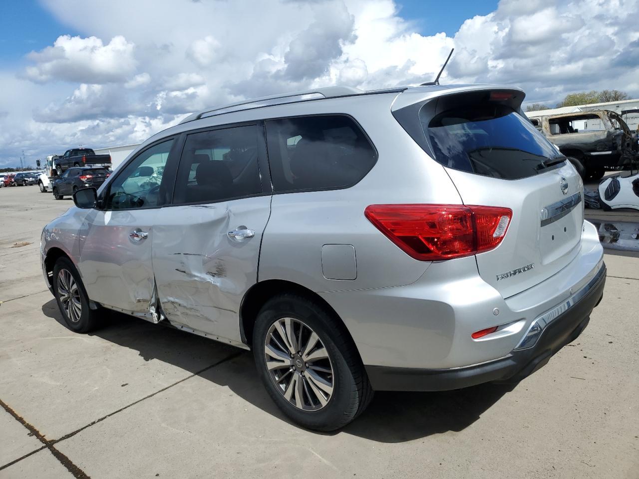 2017 NISSAN PATHFINDER - Image 2