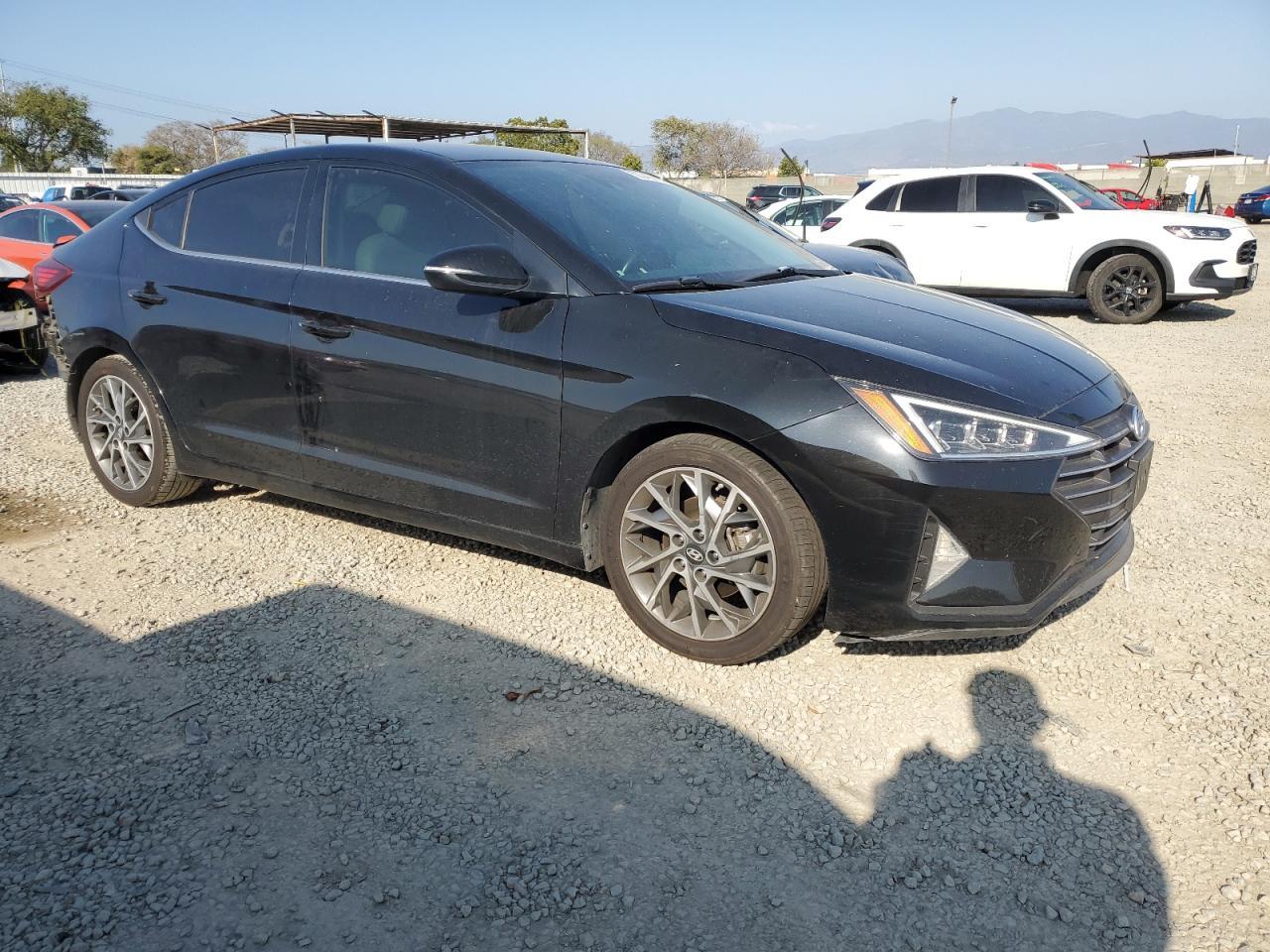 2019 HYUNDAI ELANTRA SE - Image 4