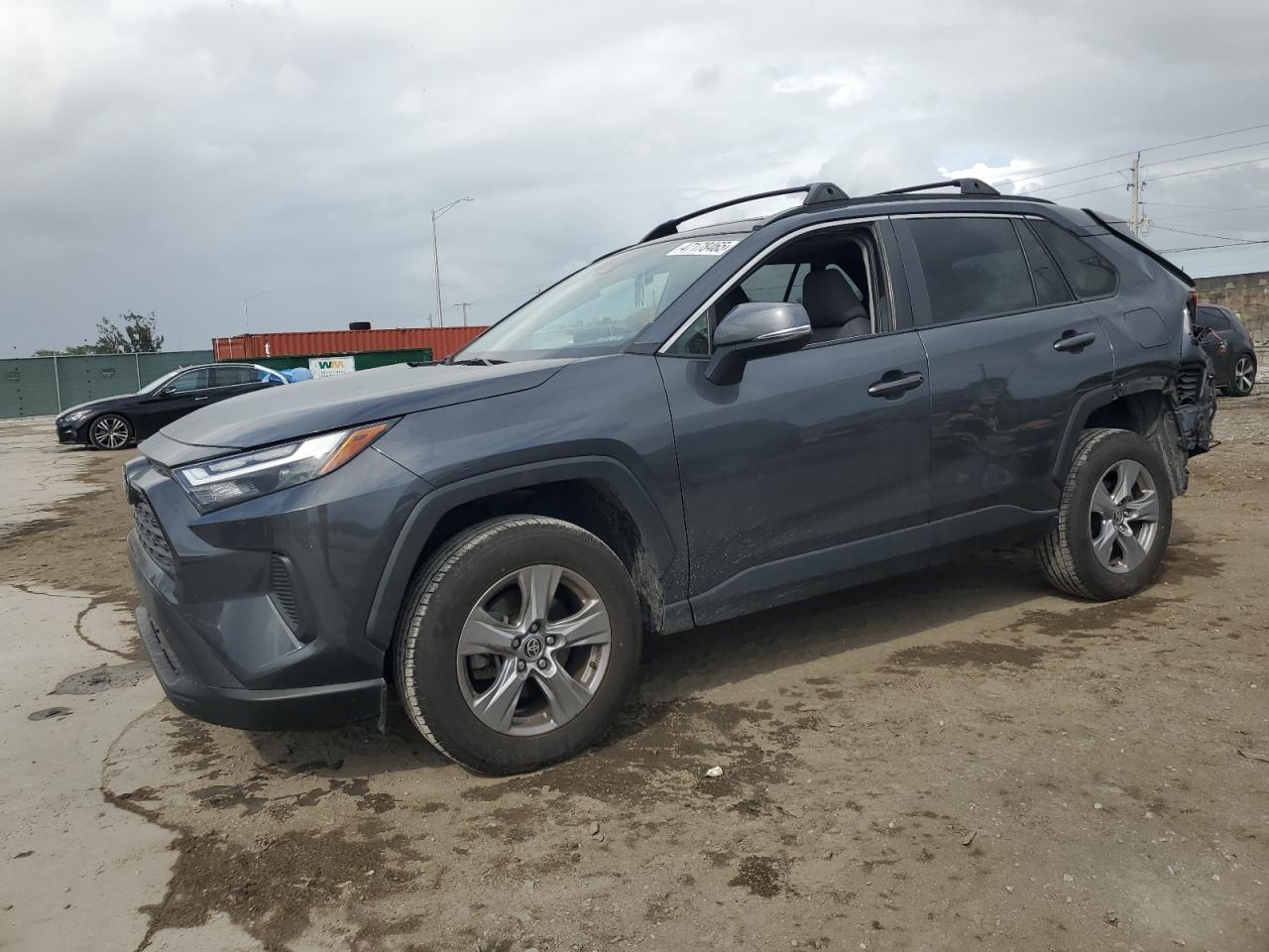 2022 TOYOTA RAV4 XLE