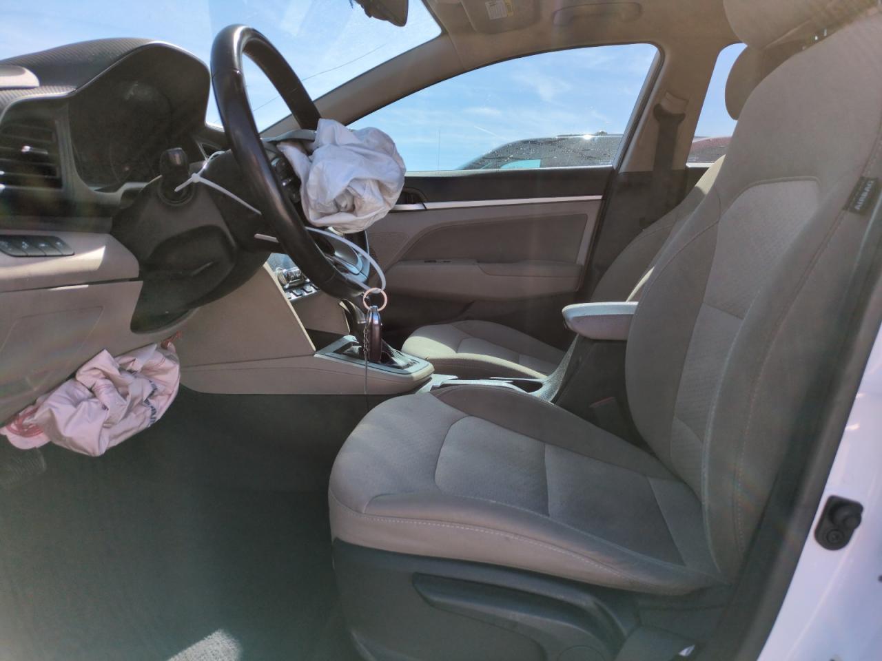 2019 HYUNDAI ELANTRA SE - Фото 7